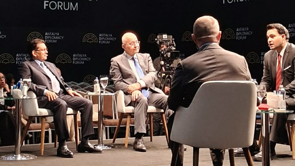 রোহিঙ্গা সংকটের টেকসই সমাধান রাখাইনেই নিহিত: পররাষ্ট্রমন্ত্রী