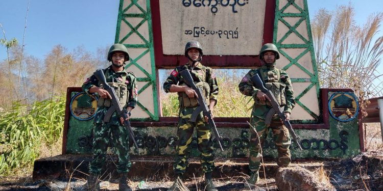 গুরুত্বপূর্ণ বাণিজ্যপথ দখলে মিয়ানমার সেনাবাহিনী, রাখাইনে খাদ্য সংকট আরও তীব্র হওয়ার আশঙ্কা