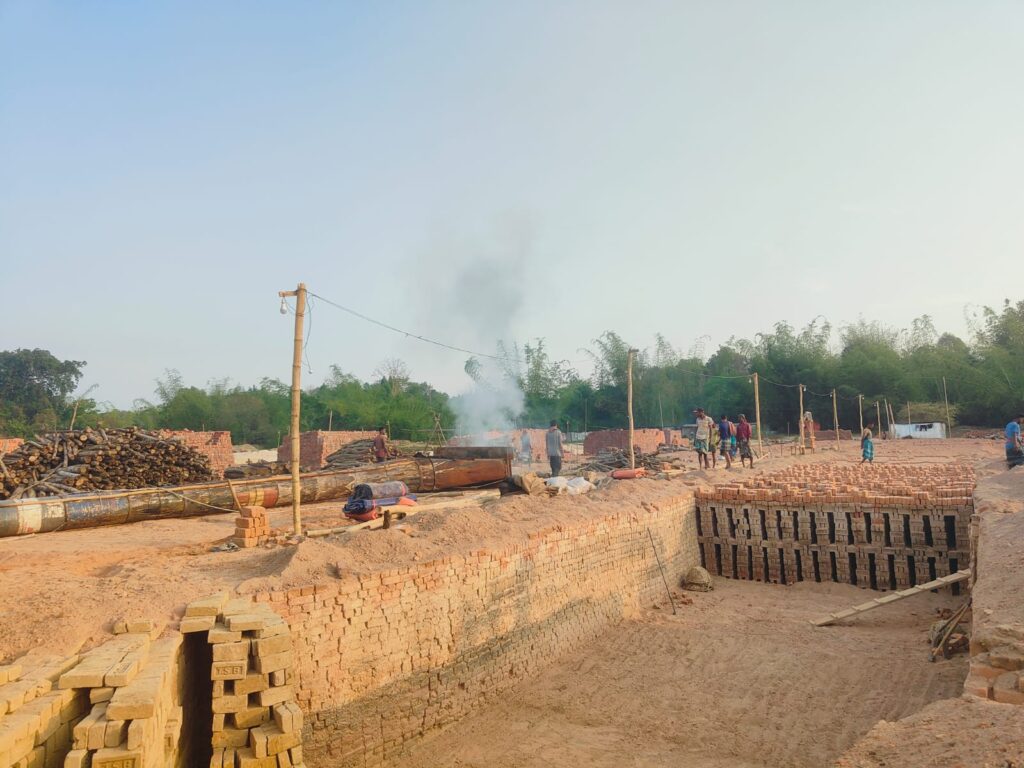 হাইকোর্টের নির্দেশ অমান্য: মানিকছড়িতে অবৈধ ইটভাটা গুঁড়িয়ে দিয়ে ২ লাখ টাকা জরিমানা