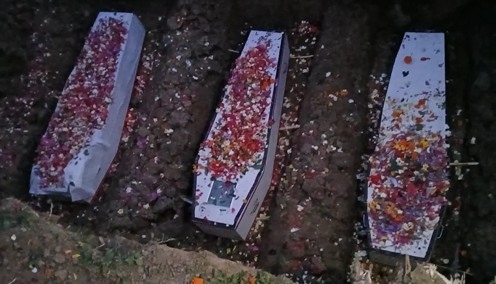 মণিপুরে সিআরপিএফের গুলিতে নিহত ৩: ১৭ দিন পর দাফনের সিদ্ধান্ত পরিবারের