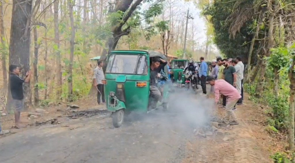 জনদুর্ভোগ বাড়িয়ে অবশেষে অবরোধ প্রত্যাহার করল ইউপিডিএফ, ধর্মশিং হত্যাকাণ্ডের বিচার দাবি