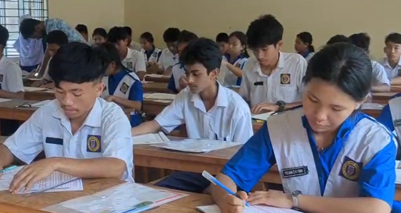 খাগড়াছড়িতে শান্তিপূর্ণ পরিবেশে এসএসসি ও সমমান পরীক্ষা শুরু