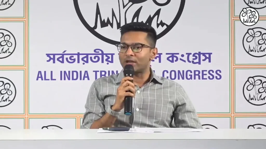 হাসিনাকে আশ্রয় ইস্যুতে মোদি সরকারকে আক্রমণ অভিষেকের, পশ্চিমবঙ্গে রাজনৈতিক বিতর্ক তুঙ্গে