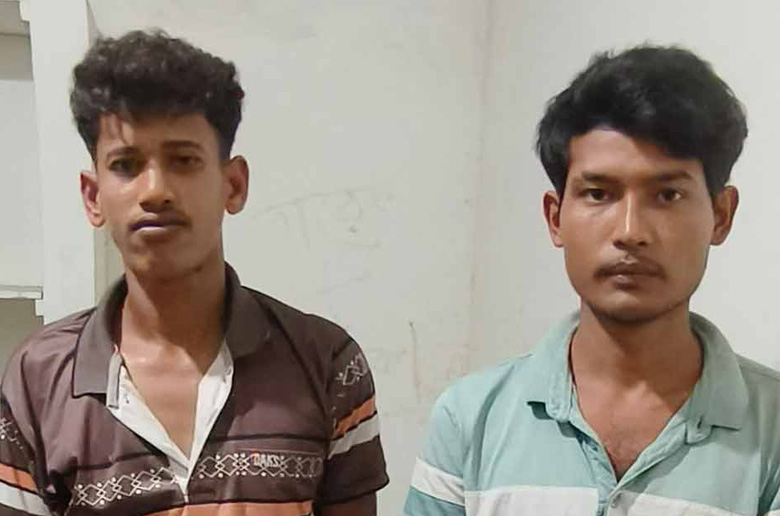 বান্দরবান থেকে চট্টগ্রামের চন্দনাইশে অস্ত্র বেচতে এসে দুইজন আটক