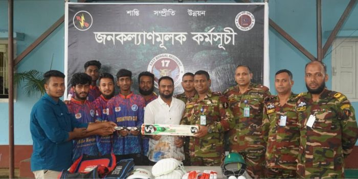 নানিয়ারচরে ক্রীড়াঙ্গনে নতুন প্রাণ: সেনাবাহিনীর উদ্যোগে যুবসমাজের মাঝে ক্রীড়া সামগ্রী বিতরণ