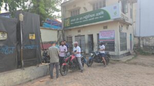 রাঙামাটিতে ড্রাইভিং লাইসেন্স ও হেলমেট থাকলেই মিলছে জ্বালানি