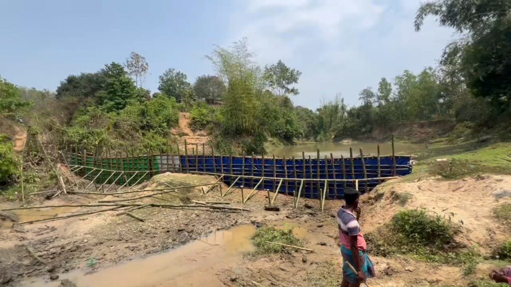 হালদা নদীর উজানে অবৈধভাবে নির্মিত বাঁধ উচ্ছেদ করল মৎস্য অধিদপ্তর, সরঞ্জাম জব্দ