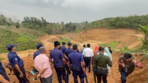 খাগড়াছড়িতে অবৈধভাবে পাহাড় কর্তন: সর্বোচ্চ ব্যবস্থা নেওয়ার নির্দেশ জেলা প্রশাসকের