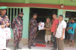 বিজু উৎসব উপলক্ষে বাঘাইছড়িতে বিজিবির সহায়তা, ৮০ পরিবার পেল পোশাক ও খাদ্যসামগ্রী