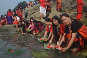 কাপ্তাই হ্রদে ভাসলো ‘ফুল বিজু’, বর্ষবিদায়ের উৎসবে মুখর রাঙামাটি