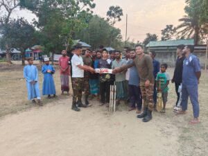 সাংগ্রাই উৎসব উপলক্ষে সেনাবাহিনীর সিন্দুকছড়ি জোনের অনুদান ও মানবিক সহায়তা বিতরণ