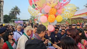 মৈত্রী পানি বর্ষণ আর সাংস্কৃতিক আয়োজনে বান্দরবানে সাংগ্রাই উৎসবে মাতোয়ারা মারমা সম্প্রদায়