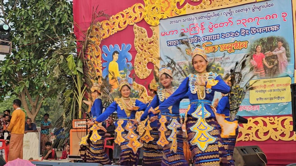 বর্ণাঢ্য আয়োজনে বান্দরবানে শেষ হলো মারমা সম্প্রদায়ের সাংগ্রাই উৎসব