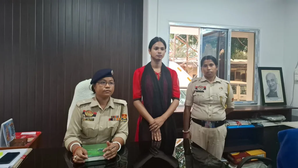 ত্রিপুরায় বাংলাদেশি তৃতীয় লিঙ্গের নাগরিক আটক, দালাল চক্রের সংশ্লিষ্টতার অভিযোগ