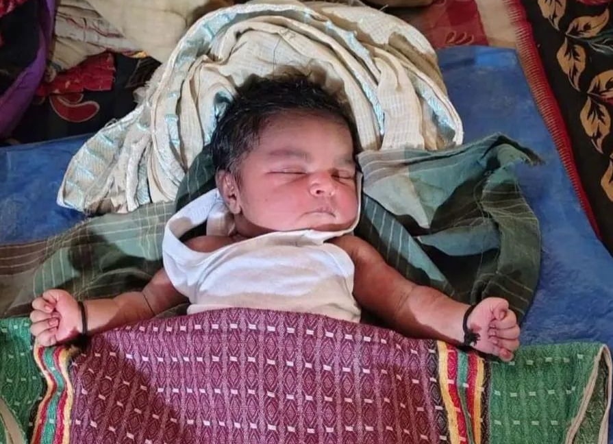 শ্মশানের পাশে পড়ে থাকা নবজাতক উদ্ধার, রাজস্থলীতে চাঞ্চল্য