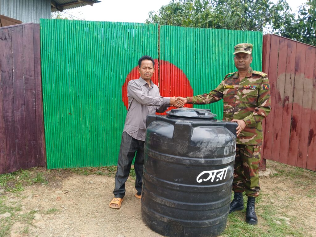 সাজেকে বিশুদ্ধ পানির ট্যাংকি বিতরণ: বাঘাইহাট জোনের উদ্যোগে স্বস্তি দুর্গম পাহাড়ে