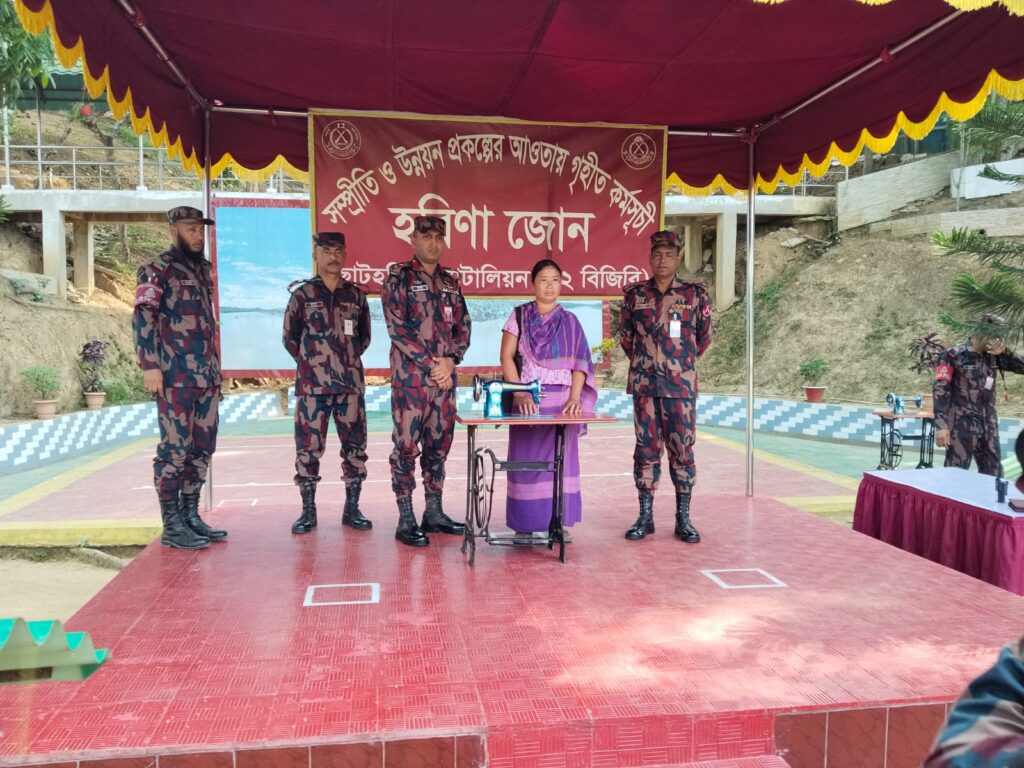 রাঙামাটির বরকলে বিজিবির মানবিক উদ্যোগ, ১৯ পরিবার ও ২ শিক্ষা প্রতিষ্ঠানে সহায়তা প্রদান