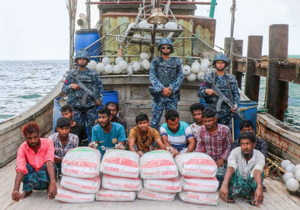 সেন্টমার্টিনের কাছে সিমেন্ট পাচারচেষ্টা নস্যাৎ, নৌবাহিনীর অভিযানে বোটসহ ১১ জন আটক