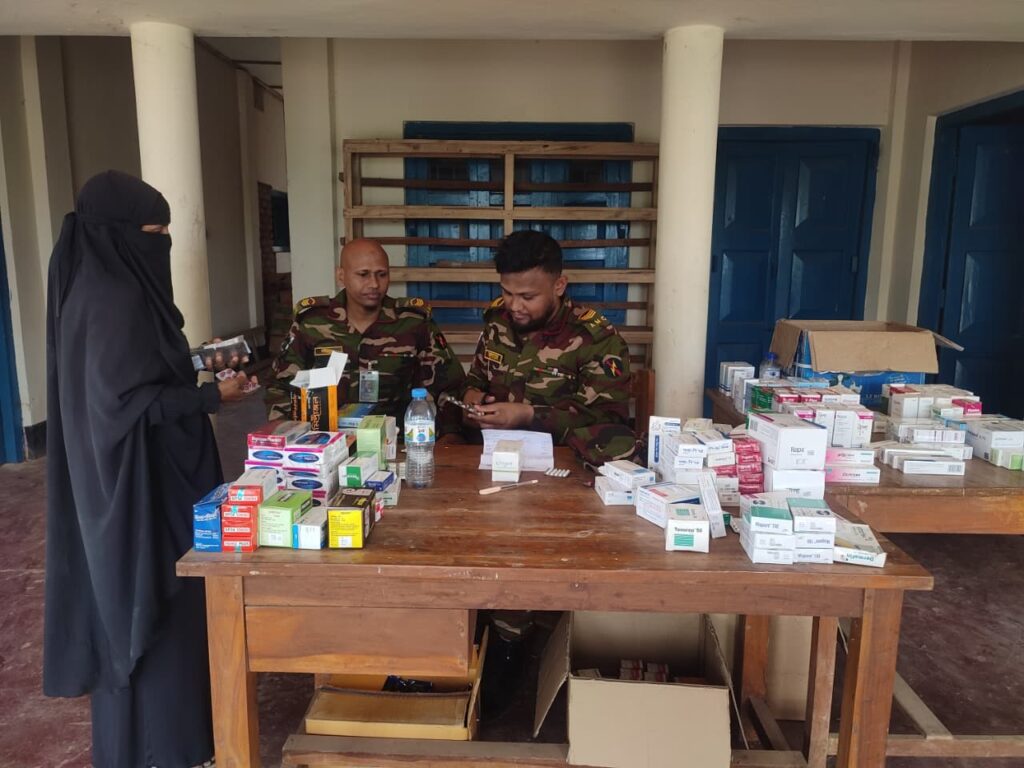 দীঘিনালায় সেনাবাহিনীর উদ্যোগে বিনামূল্যে চক্ষু চিকিৎসা ক্যাম্প, সহস্রাধিক রোগী পেল সেবা