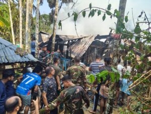 উত্তেজনা বাড়িয়ে তেহরানসহ ইরানের বিভিন্ন শহরে ক্ষেপণাস্ত্র প্রদর্শন

https://surli.cc/ycyqyl