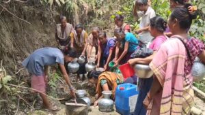 শুকিয়ে যাচ্ছে পাহাড়ি জীবনের জলধারা: বাঘাইছড়ির শতাধিক গ্রামে বিশুদ্ধ পানির তীব্র সংকট