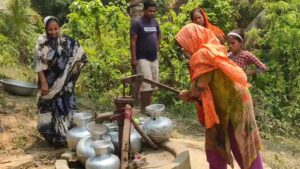 শুকিয়ে যাচ্ছে পাহাড়ি জীবনের জলধারা: বাঘাইছড়ির শতাধিক গ্রামে বিশুদ্ধ পানির তীব্র সংকট