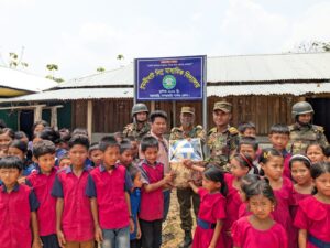 চৌংড়াছড়ি ও ধুমনীঘাট বিদ্যালয়ে ক্রীড়া সামগ্রী বিতরণ করল সেনাবাহিনীর মহালছড়ি জোন