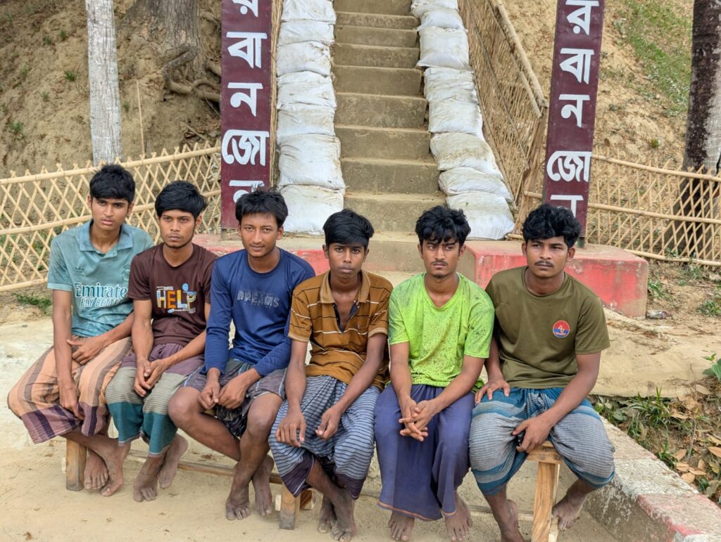 বান্দরবানে অভিযান চালিয়ে অপহৃত ৬ রাবার শ্রমিককে উদ্ধার করল সেনাবাহিনী, আটক ১