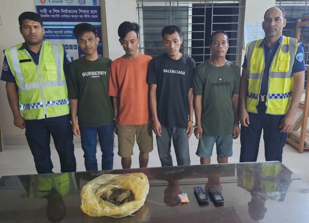 সাজেকে সেনাবাহিনীর অভিযানে ইয়াবা-গাঁজাসহ ৪ উপজাতি যুবক আটক