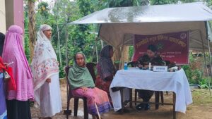 ঝড়-বৃষ্টি উপেক্ষা করে দুর্গম পাহাড়ে সেনাবাহিনীর মহালছড়ি জোনের চিকিৎসা সেবা