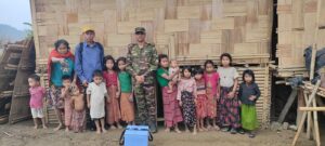 দুর্গম পাহাড়ে মানবিকতার আলো ছড়াচ্ছে সেনাবাহিনী: আলীকদমে পৌঁছে যাচ্ছে হাম-রুবেলা টিকা