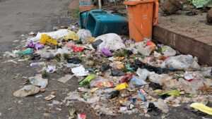 ডাম্পিং স্টেশন ঘিরে জট, রাঙামাটিতে দুই দিনেও সরেনি শহরের ময়লা