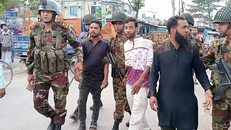হবিগঞ্জের সড়কে চাঁদাবাজির সময় ৪ জনকে আটক করল সেনাবাহিনী