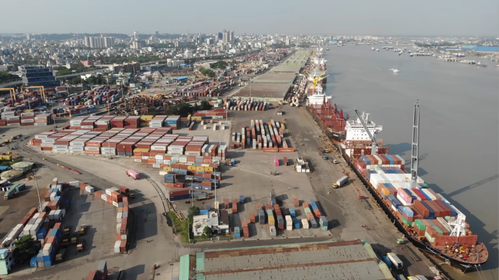 ১৩৯ বছরে চট্টগ্রাম বন্দর: সক্ষমতা বাড়লেও কাটেনি অবকাঠামোগত সংকট
