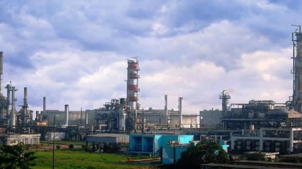 দেশে ক্রুডের ডেডস্টকও শেষ, বন্ধ হয়ে গেছে একমাত্র তেল শোধনাগার