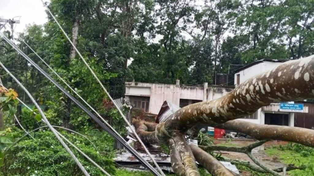 কালবৈশাখীর তাণ্ডবে ৯ জনের মৃত্যু, শতাধিক ঘরবাড়ি বিধবস্ত