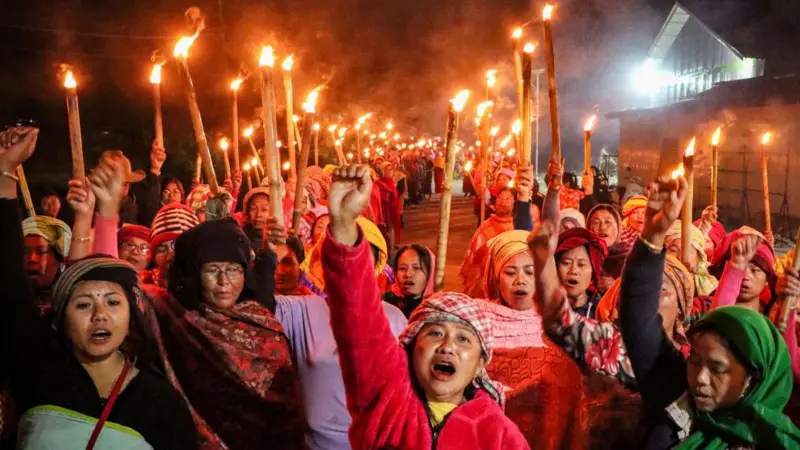 বিক্ষোভকারীদের ওপরে গুলিতে তিন জন নিহতের ঘটনায় উত্তাপ মণিপুরে
