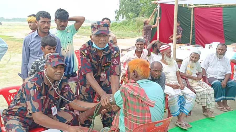 কুড়িগ্রামের চরাঞ্চলে ২২ বিজিবির বিনামূল্যে মেডিক্যাল ক্যাম্প