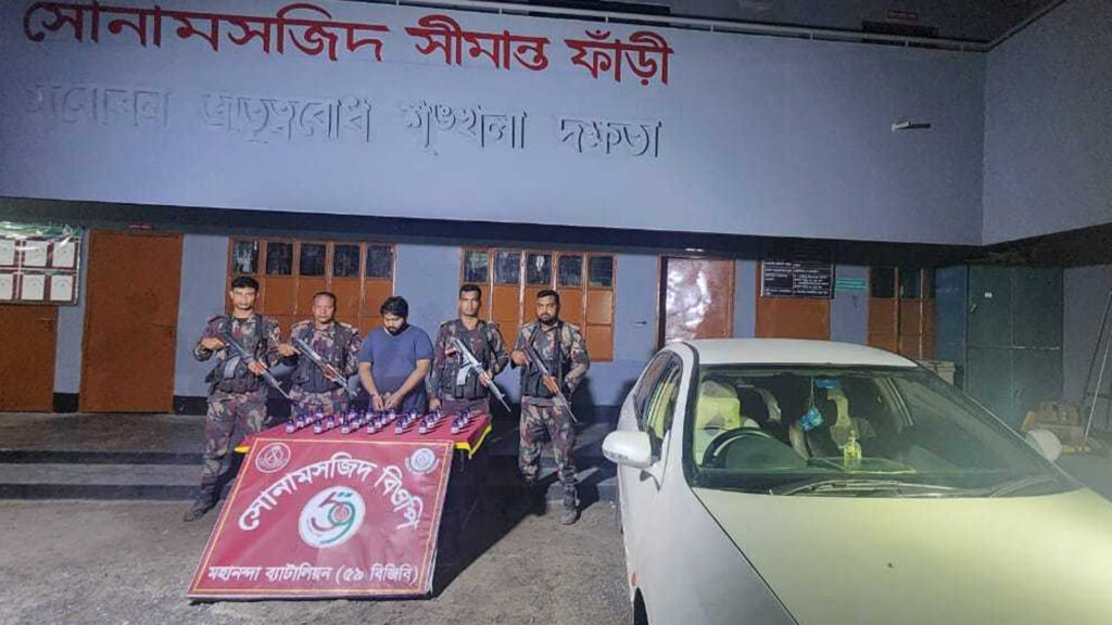 চাঁপাইনবাবগঞ্জ সীমান্তে প্রাইভেটকারে ফেনসিডিল নিয়ে যাওয়ার সময় যুবক আটক