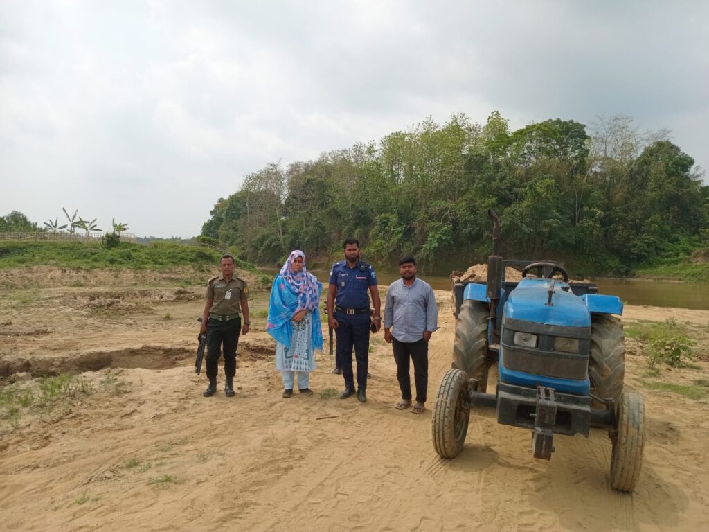 চেঙ্গী নদীর পাড়ে অবৈধ মাটি কাটায় অভিযান, ট্রাক্টর জব্দ ও ৫০ হাজার টাকা জরিমানা