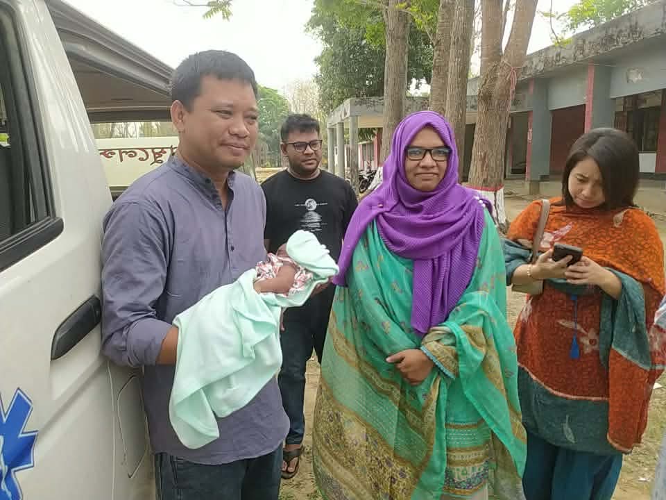 শ্মশানের পাশে পাওয়া পরিত্যক্ত নবজাতককে নিরাপদ আশ্রয়ে ‘ছোটমণি নিবাসে’ হস্তান্তর