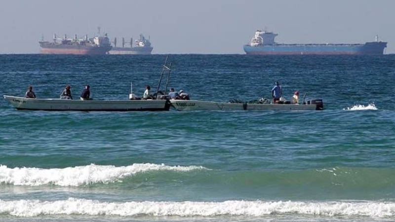 হরমুজে অচলাবস্থা: ২ হাজার জাহাজসহ ২০ হাজার নাবিক আটকা, বিশ্ব অর্থনীতিতে নতুন সংকট