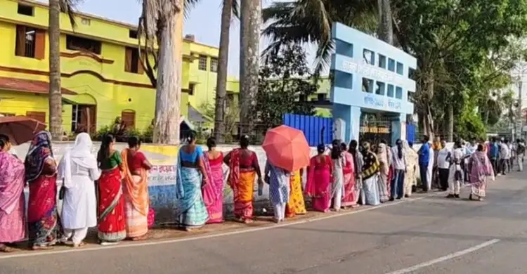 টানটান উত্তেজনার মধ্যে পশ্চিমবঙ্গে দ্বিতীয় দফার ভোটগ্রহণ শুরু