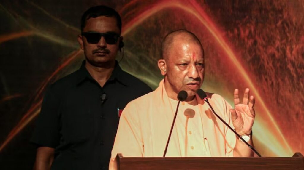 উত্তর প্রদেশের রাস্তায় নামাজ পড়া নিয়ে যোগী আদিত্যনাথের হুঁশিয়ারি