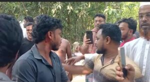 রামগড়ে অবৈধভাবে বালু উত্তোলনের সময় অভিযান, গ্রামবাসী ও প্রশাসনের সংঘর্ঘে আহত ১০