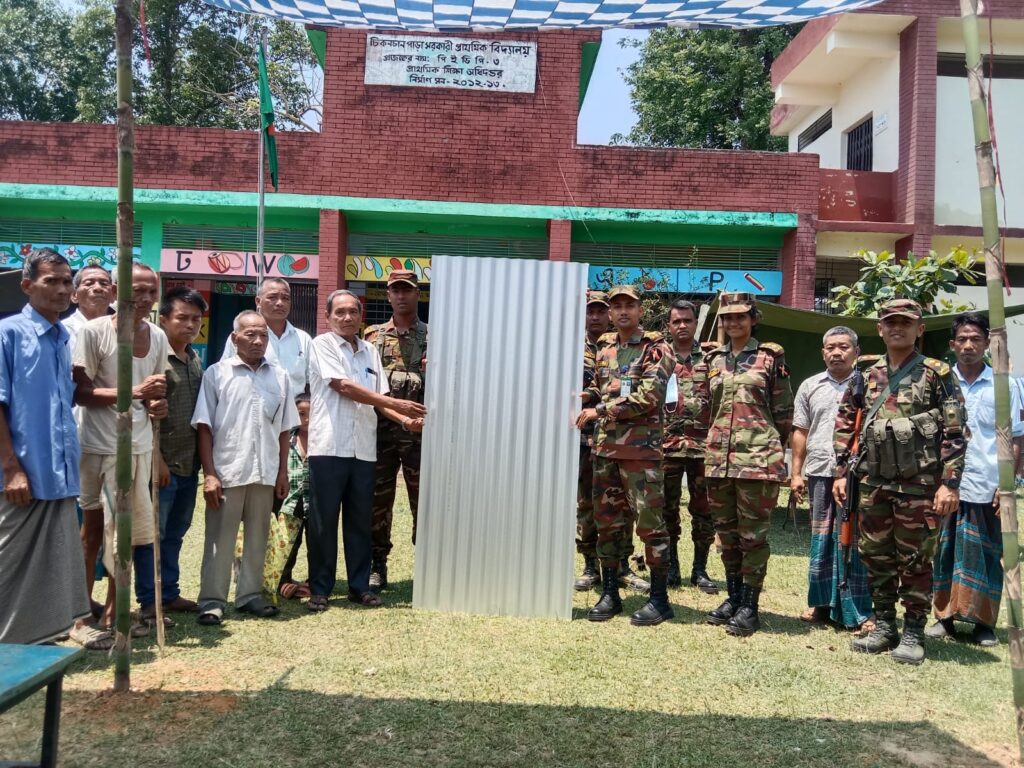 সেনাবাহিনীর মানবিক উদ্যোগ: লোগাংয়ে ফ্রি মেডিকেল ক্যাম্প, শিক্ষা সামগ্রী ও ঢেউটিন বিতরণ