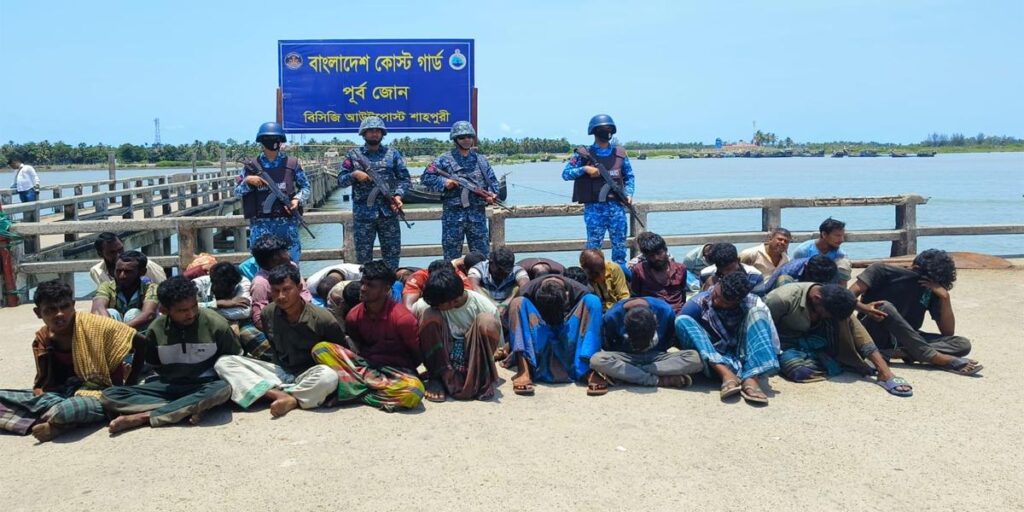 মায়ানমারে পাচারকালে বিপুল পরিমাণ সিমেন্টসহ ৩৩ জন আটক