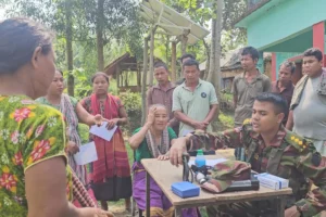 খাগড়াছড়ির দীঘিনালার দুর্গম পাড়ায় সেনাবাহিনীর মেডিকেল ক্যাম্প