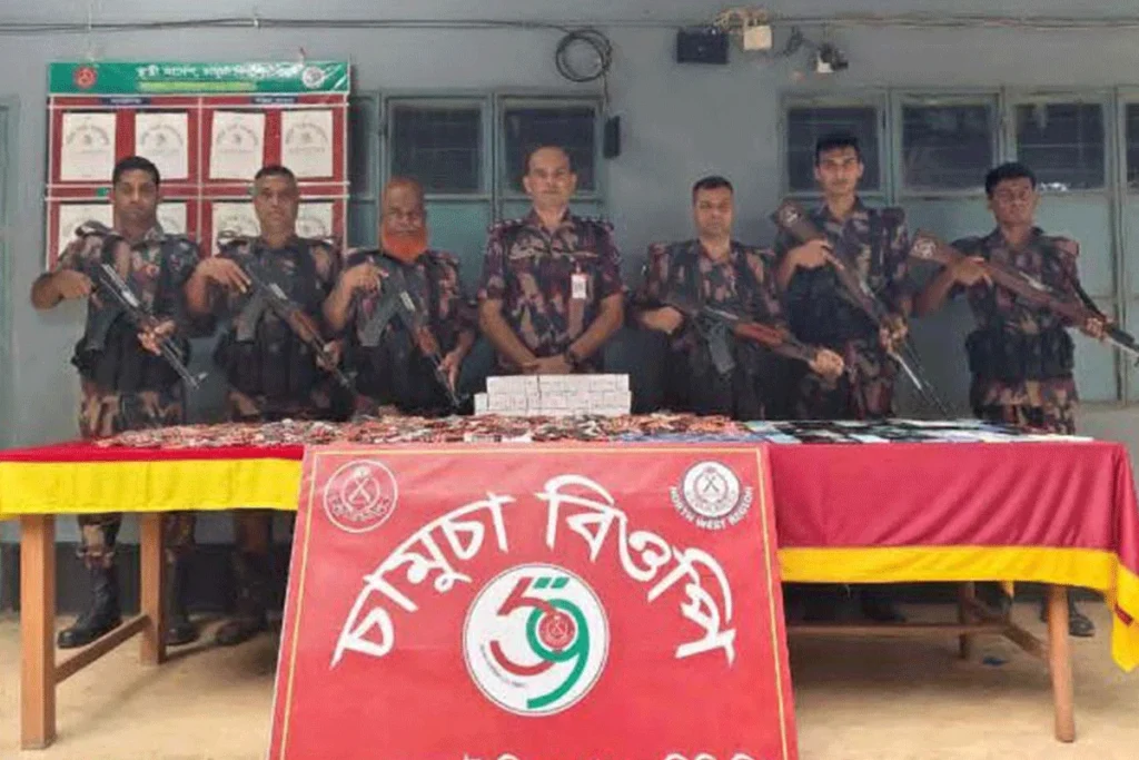 চাঁপাইনবাবগঞ্জ সীমান্তে বিপুল পরিমাণ ভারতীয় মোবাইল ও মাদক উদ্ধার