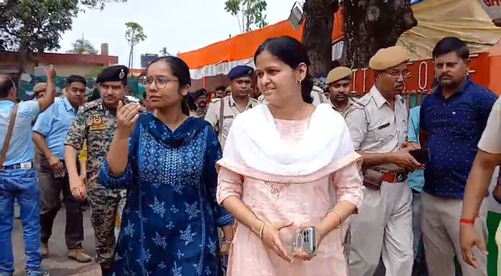 সীমান্তে কাঁটাতারের জমি হস্তান্তর ইস্যুতে পশ্চিমবঙ্গে বিশেষ প্রশাসনিক বৈঠক